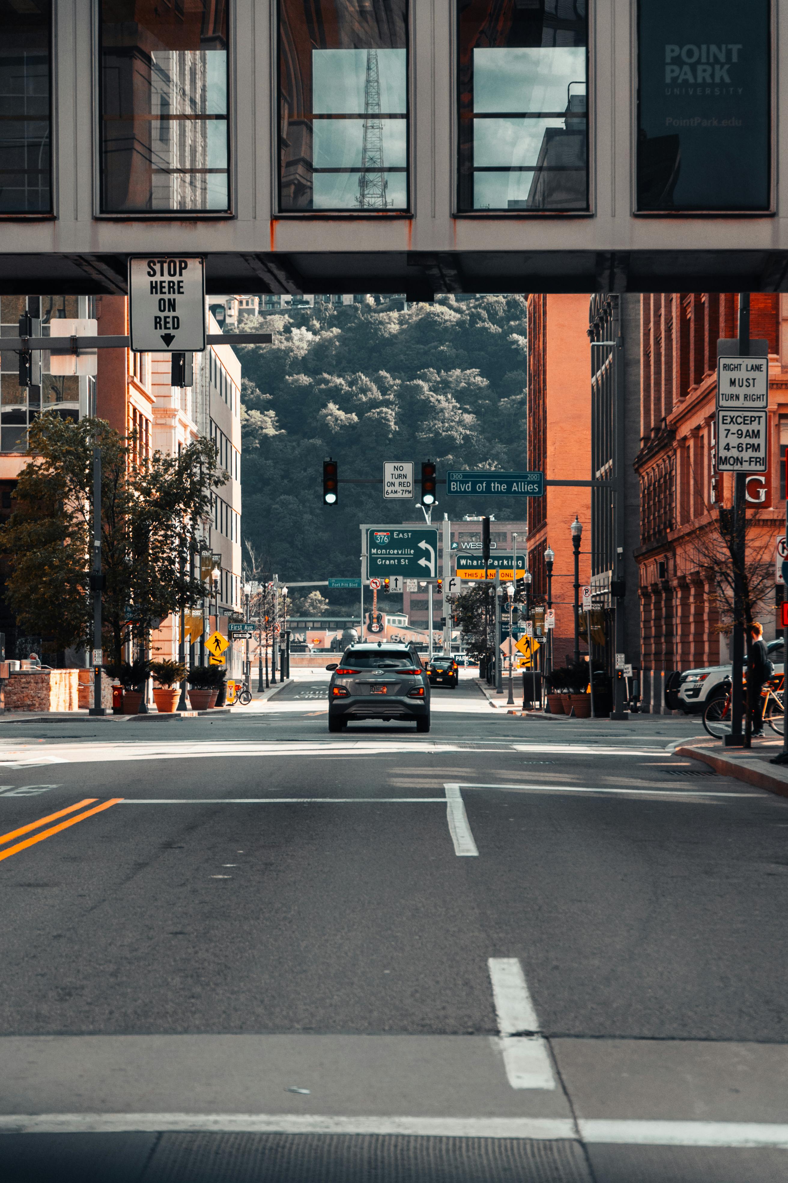 Strip District spring living and riverfront culture at Edge 1909-image