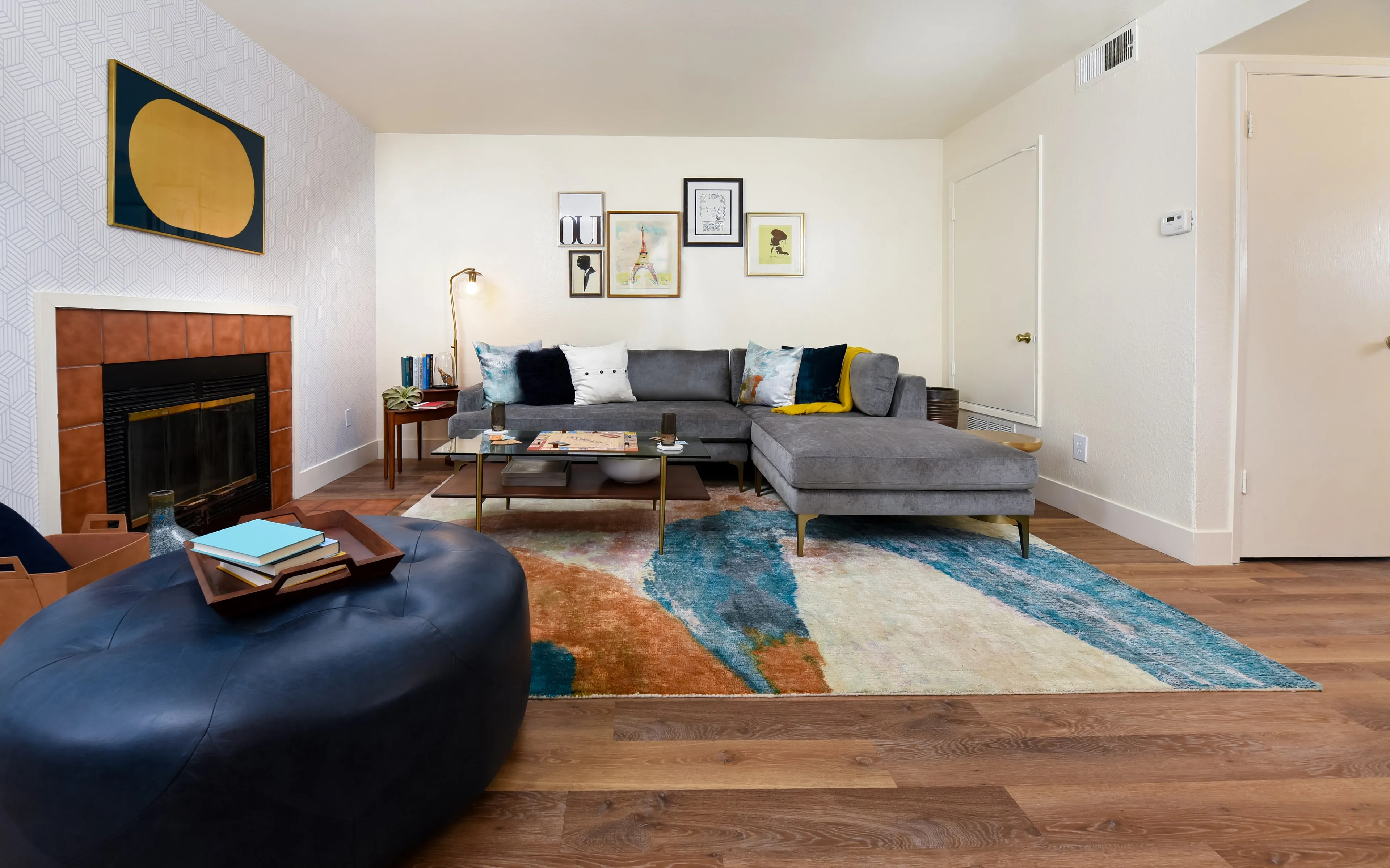 living rom with hardwood floor and fireplace