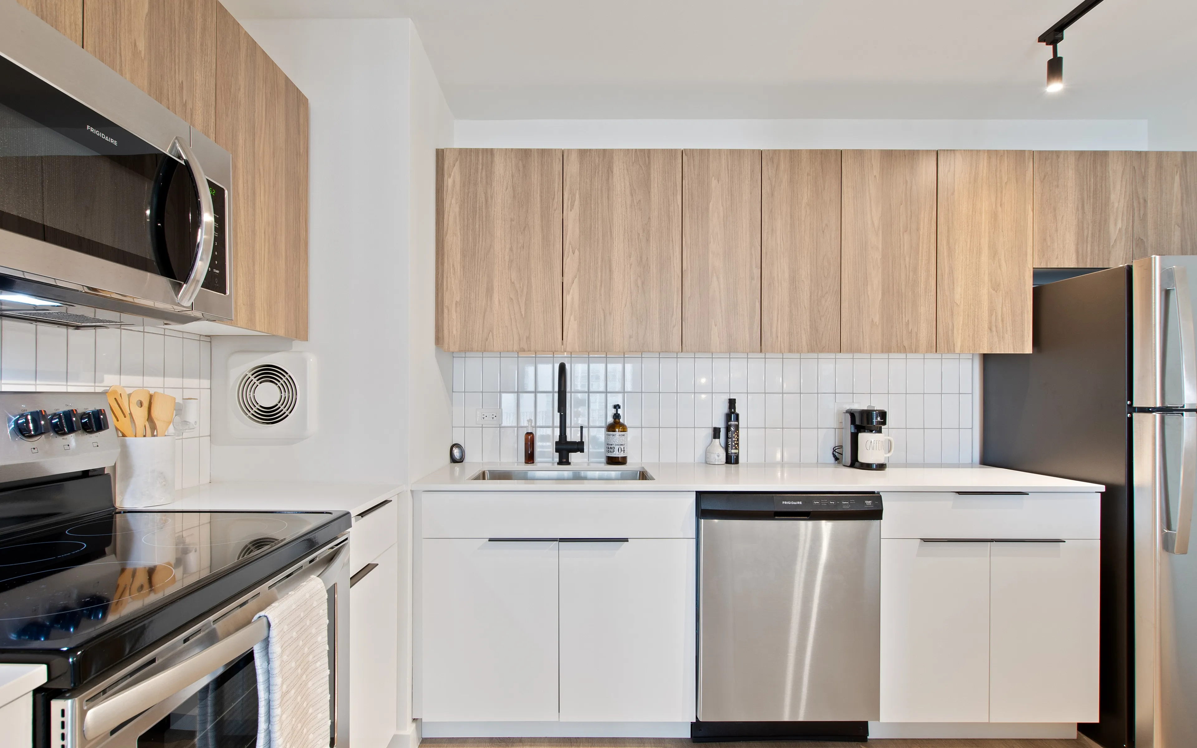 1250 LaSalle - Modern Kitchen
