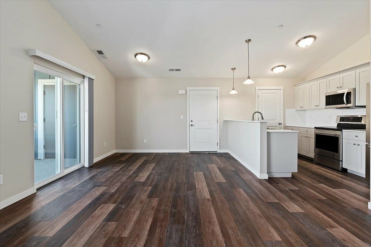 View Photos & Take A Virtual Tour | Summit