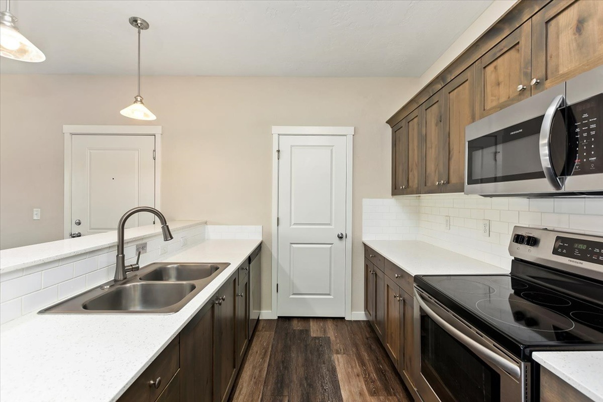 Owyhee Park Apartments