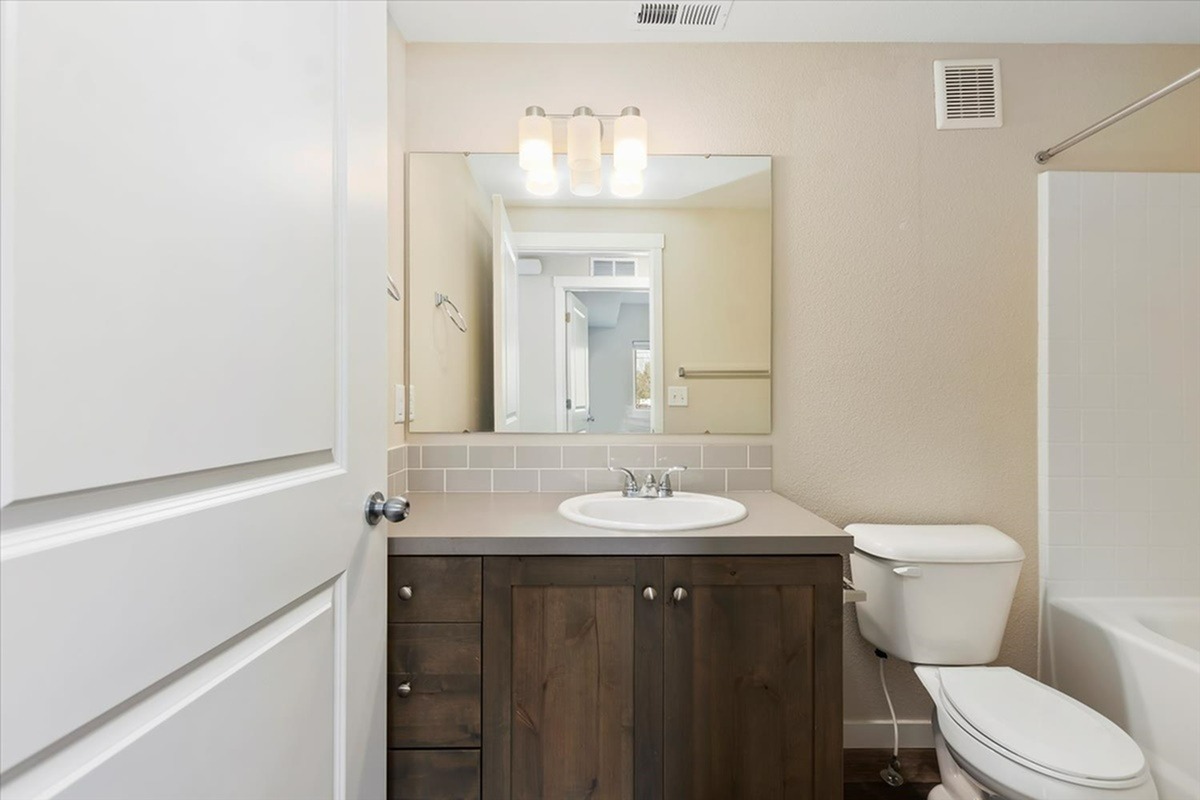 Owyhee Park Apartments