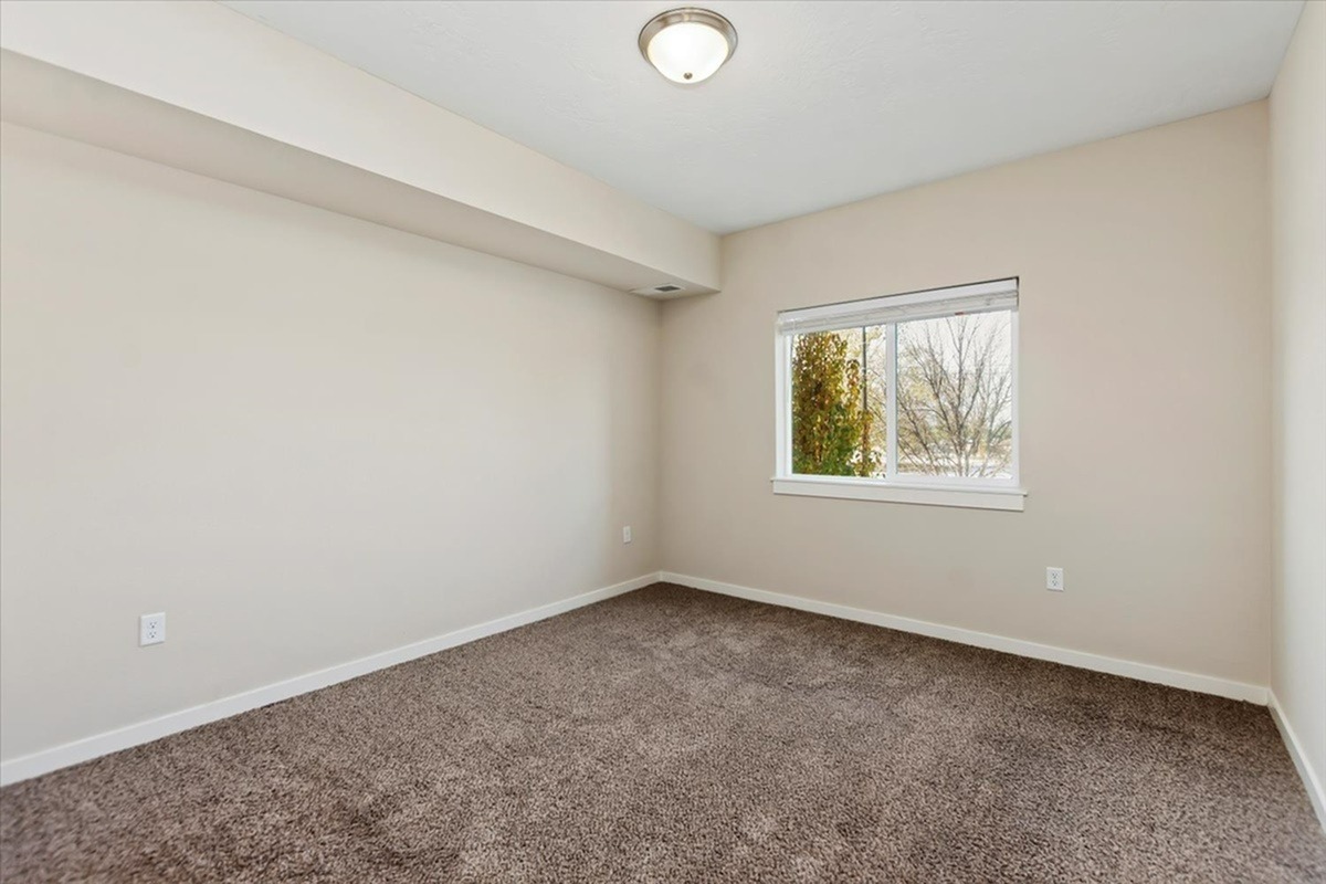 Owyhee Park Apartments