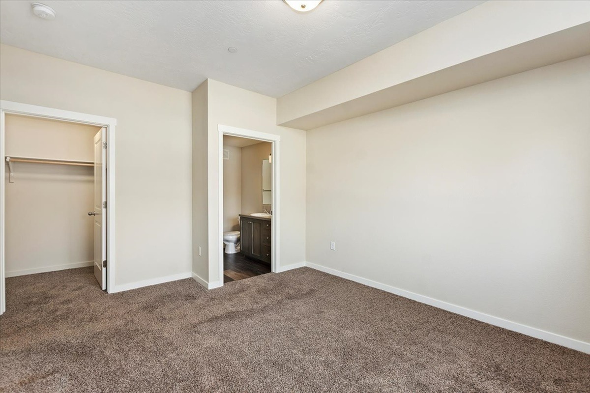 Owyhee Park Apartments