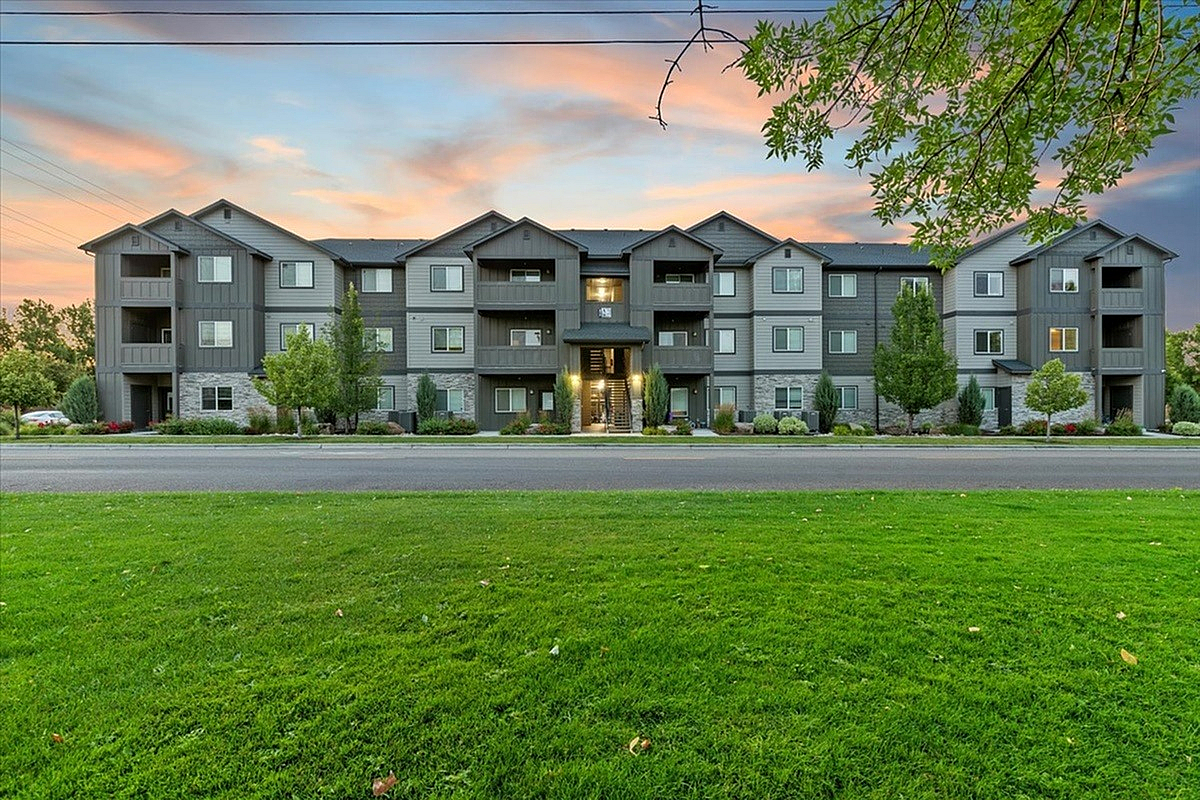 Owyhee Park Apartments