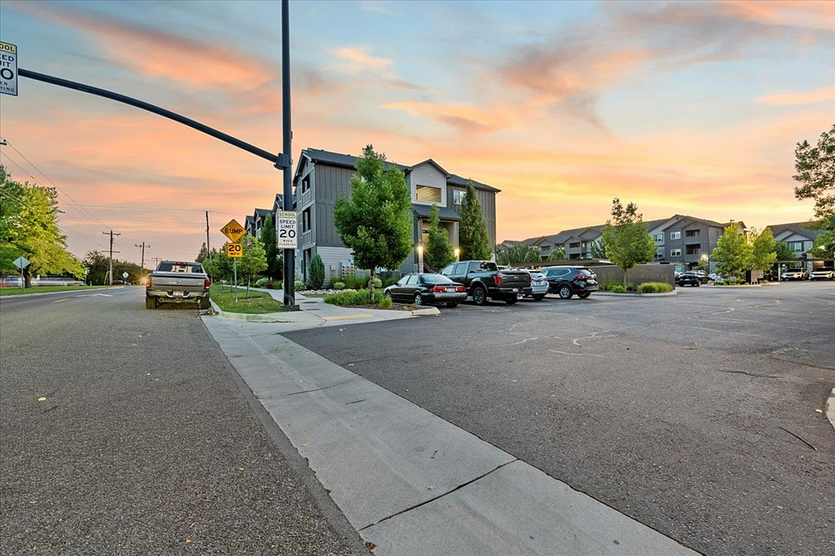 Owyhee Park Apartments