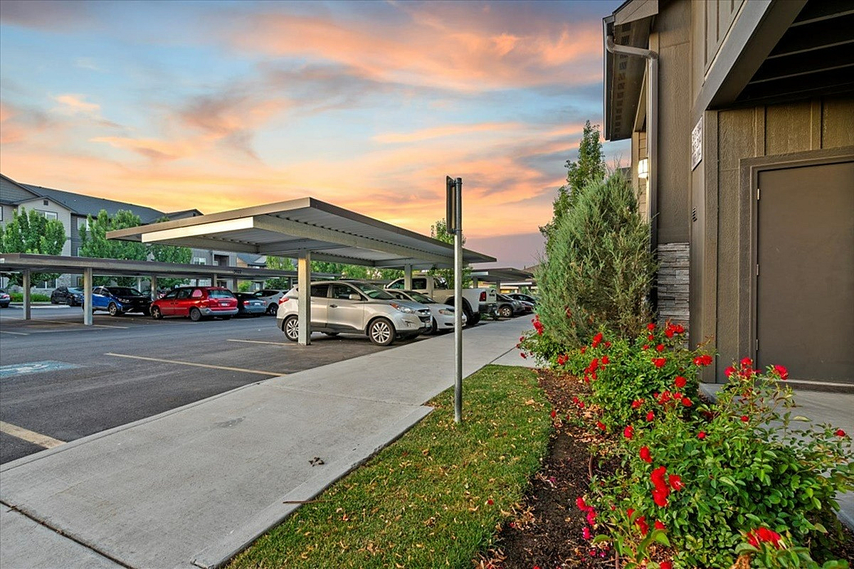 Owyhee Park Apartments
