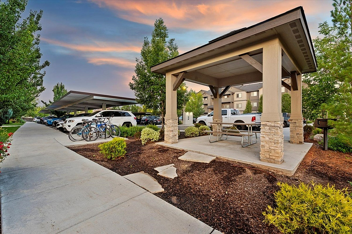 Owyhee Park Apartments