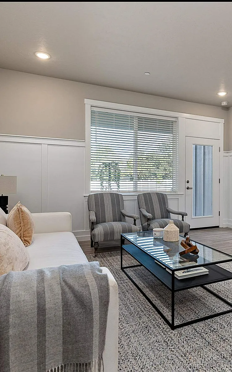 Latitude 40 living room