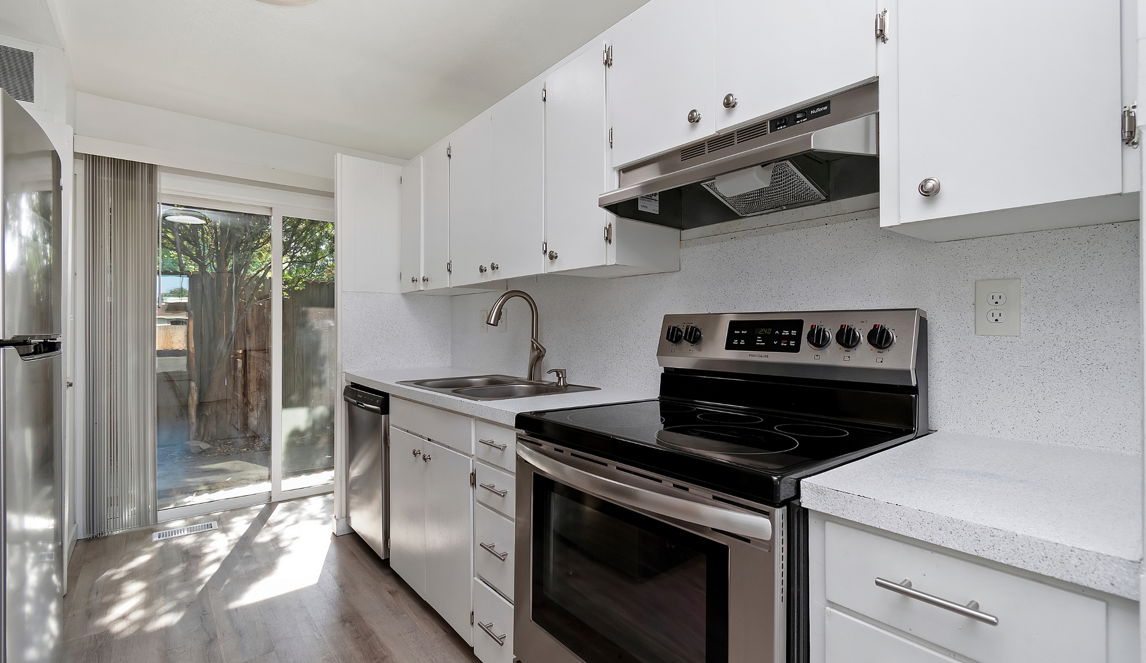 Aspen Apartments - White Kitchen