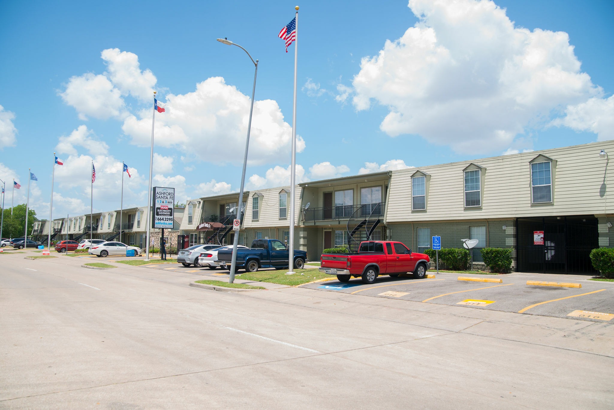 View Ashford Santa Fe Apartments in Houston Official Site