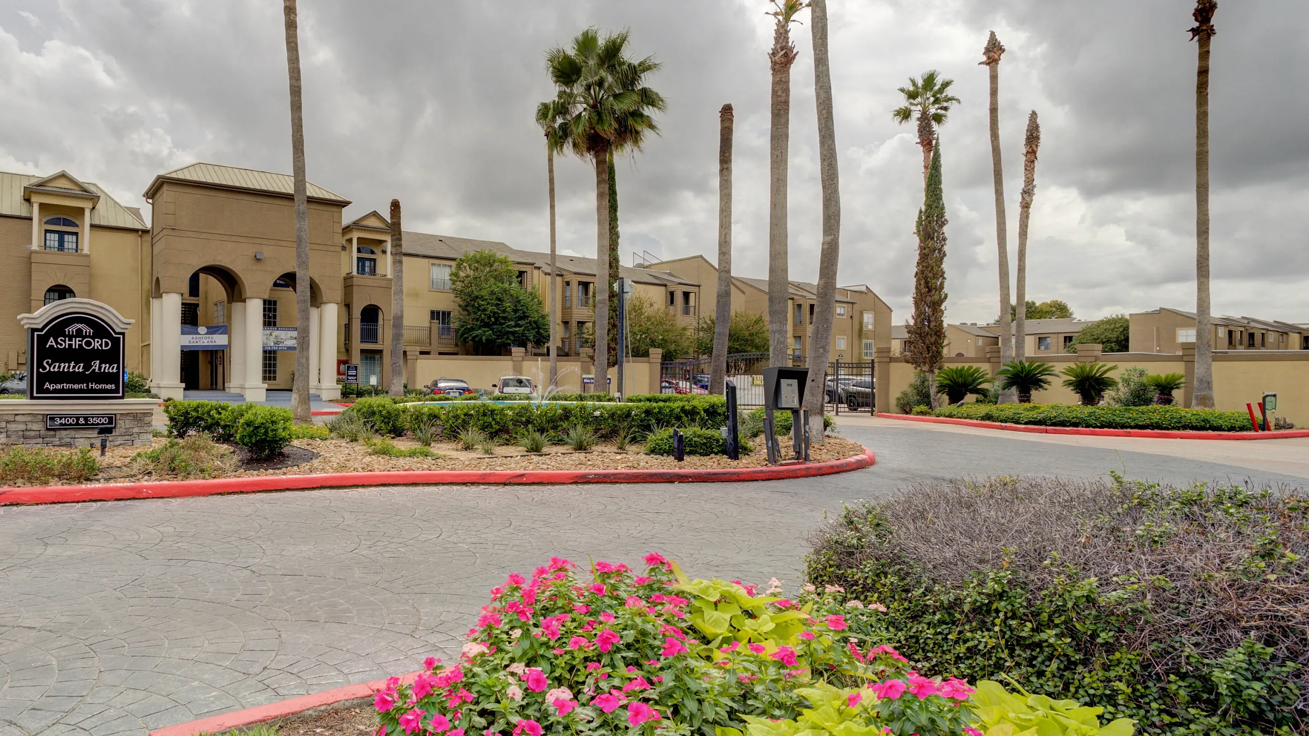 Ashford Santa Ana- Outside