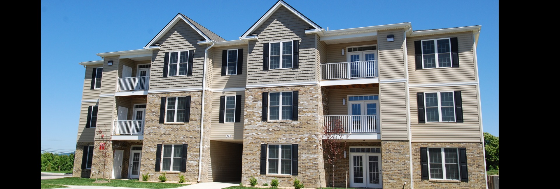 Contrail Park Apartments Exterior View