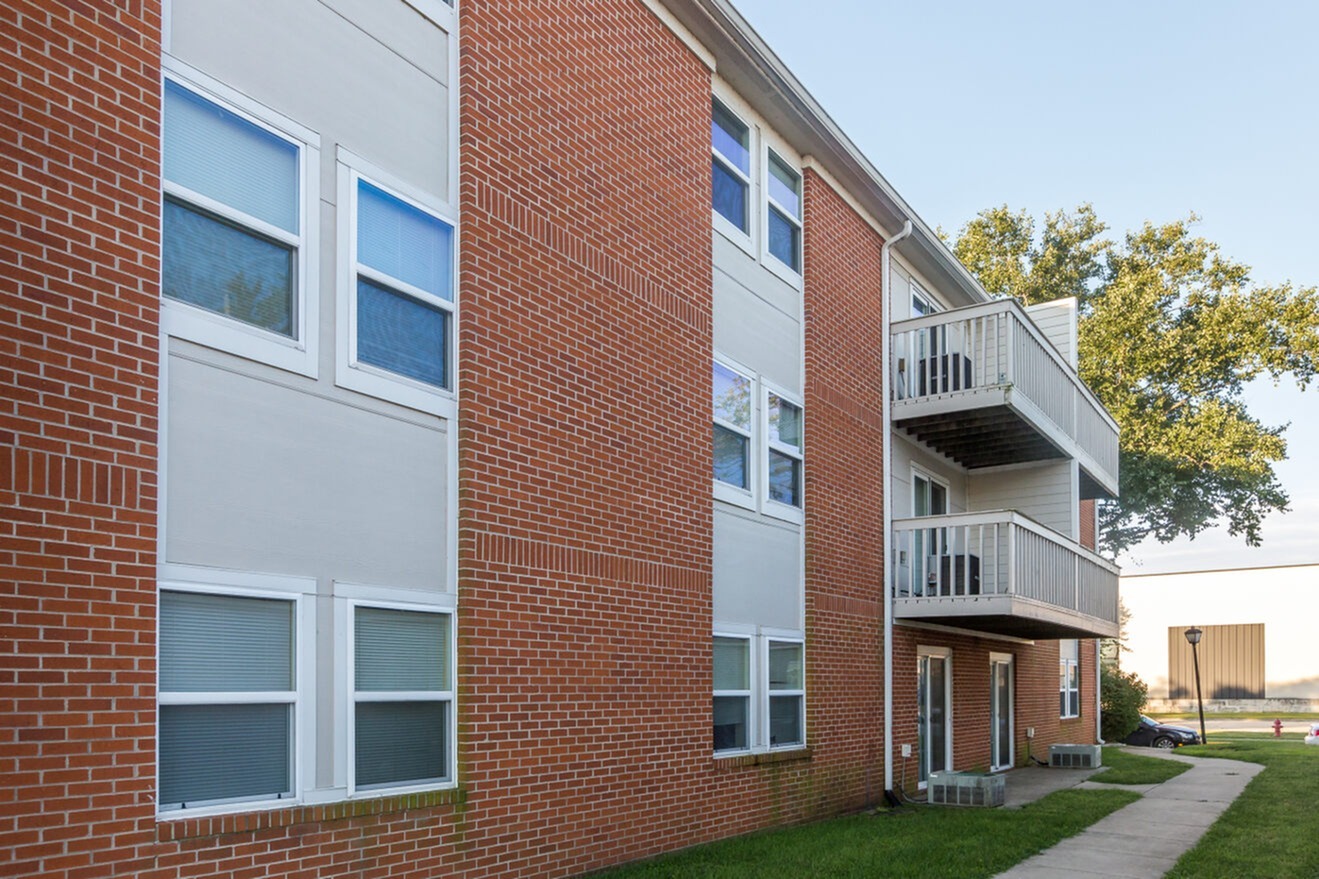 View Photos of Vincennes, IN Student Apartments for Rent