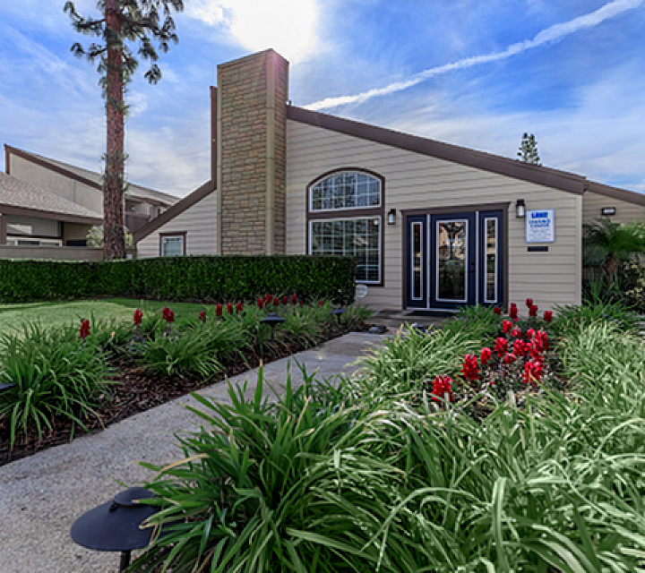The Lake Community Exterior