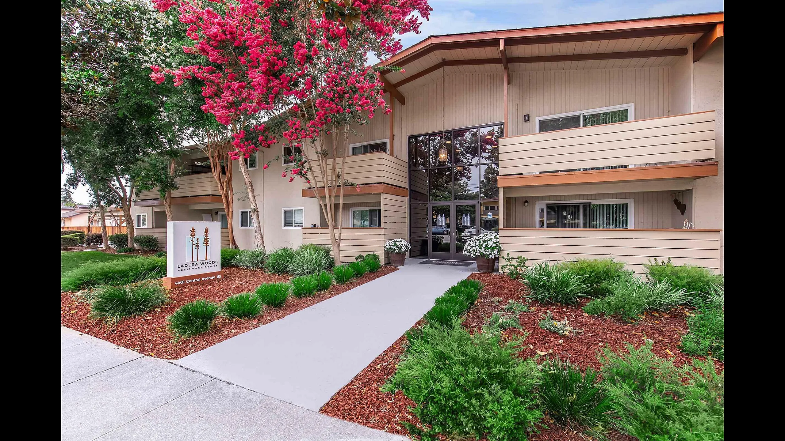 Ladera Woods Leasing Office