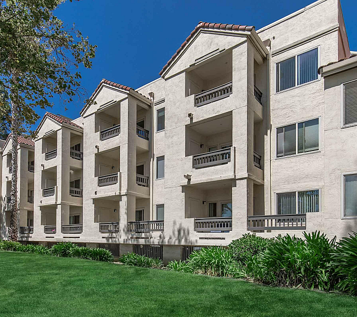 Paloma Vista Apartment Homes with Private Balconies