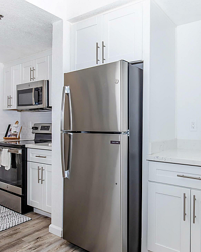 Paloma Vista Apartments Homes Kitchen with Stainless Steel Appliances and White Cabinetry