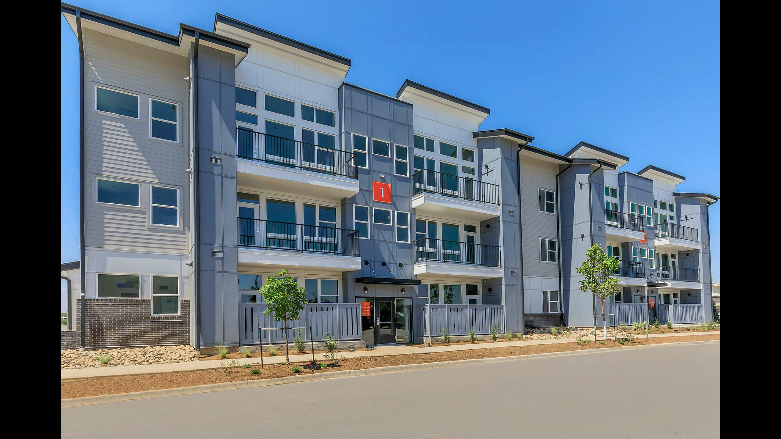 Pr&oacute;ximo at Pe&ntilde;a Station Apartments Building 1