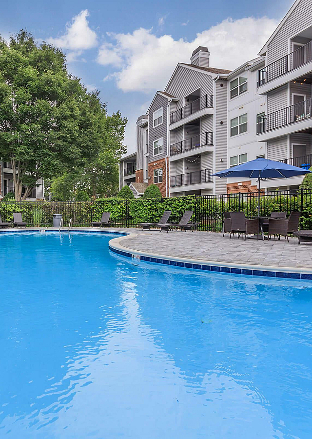 The Jefferson at Fair Oaks Swimming Pool with Blue Umbrellas and Loungers
