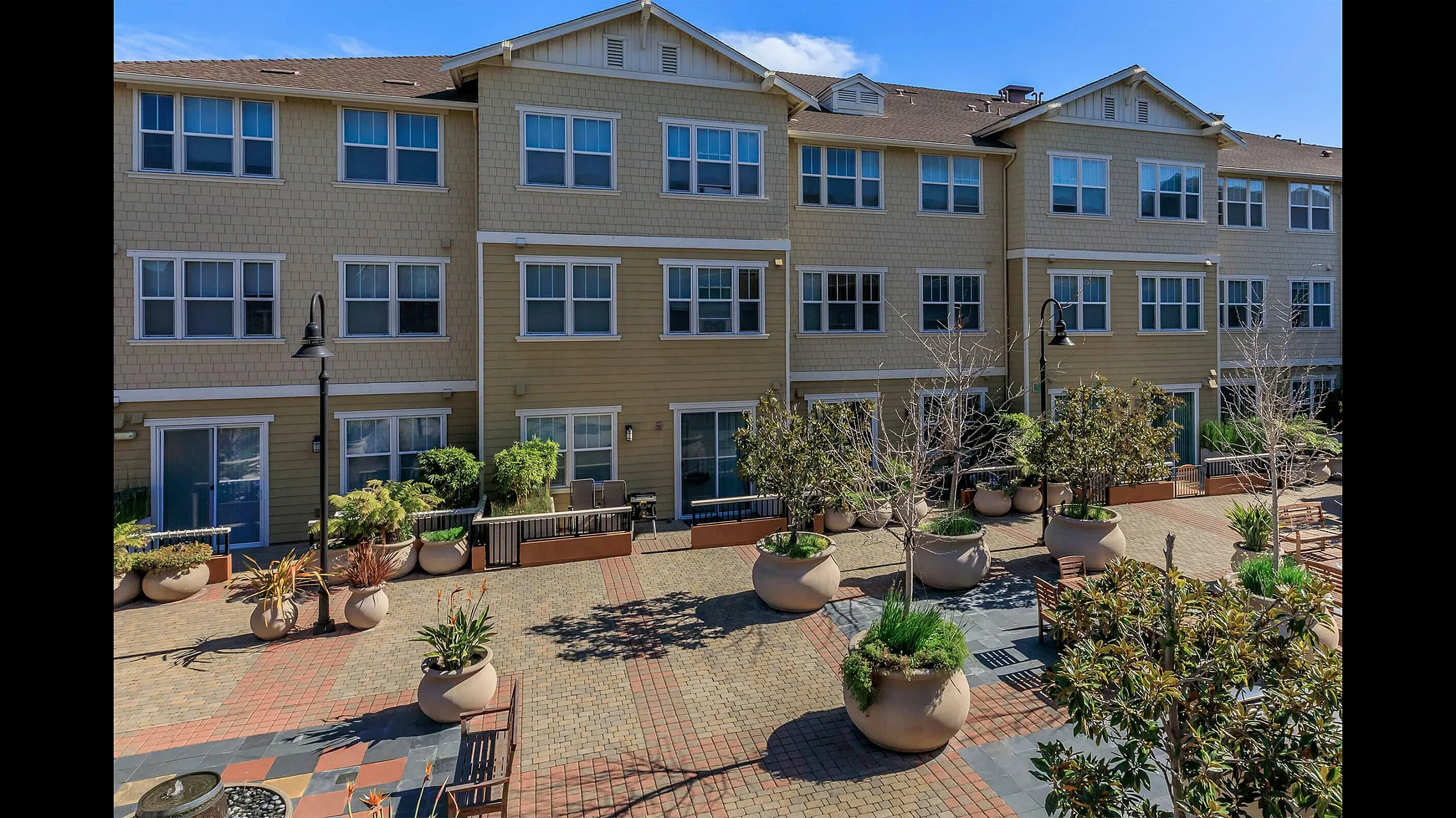 Oak Walk Apartments in Emeryville, CA