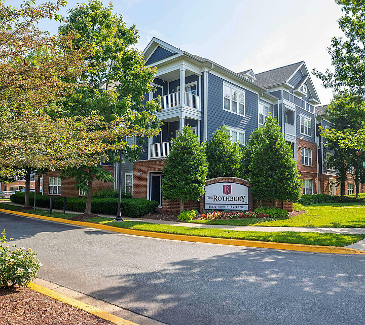 The Rothbury Apartments Entrance and Monument Sign