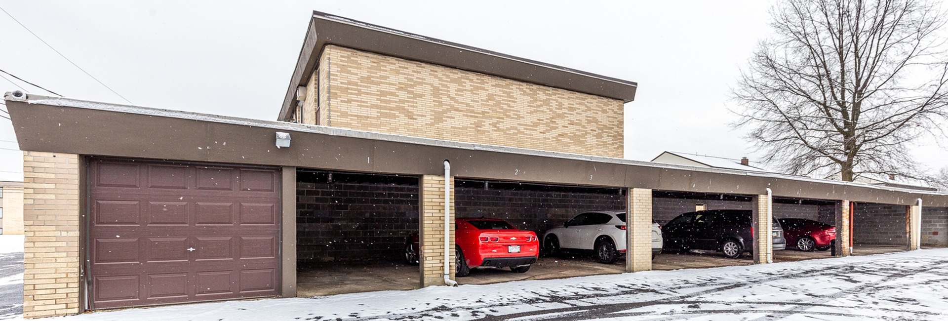 15301 Garage View