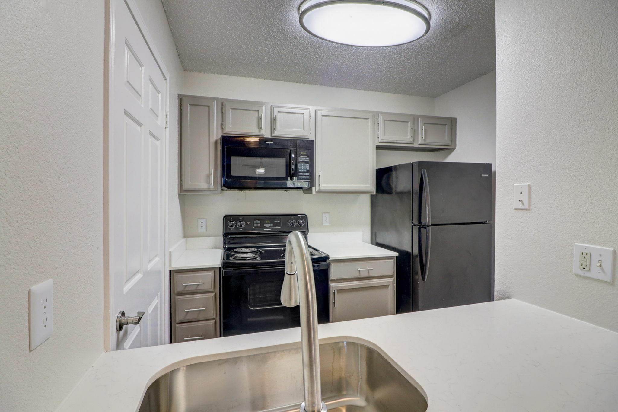 Lewisville apartment kitchen