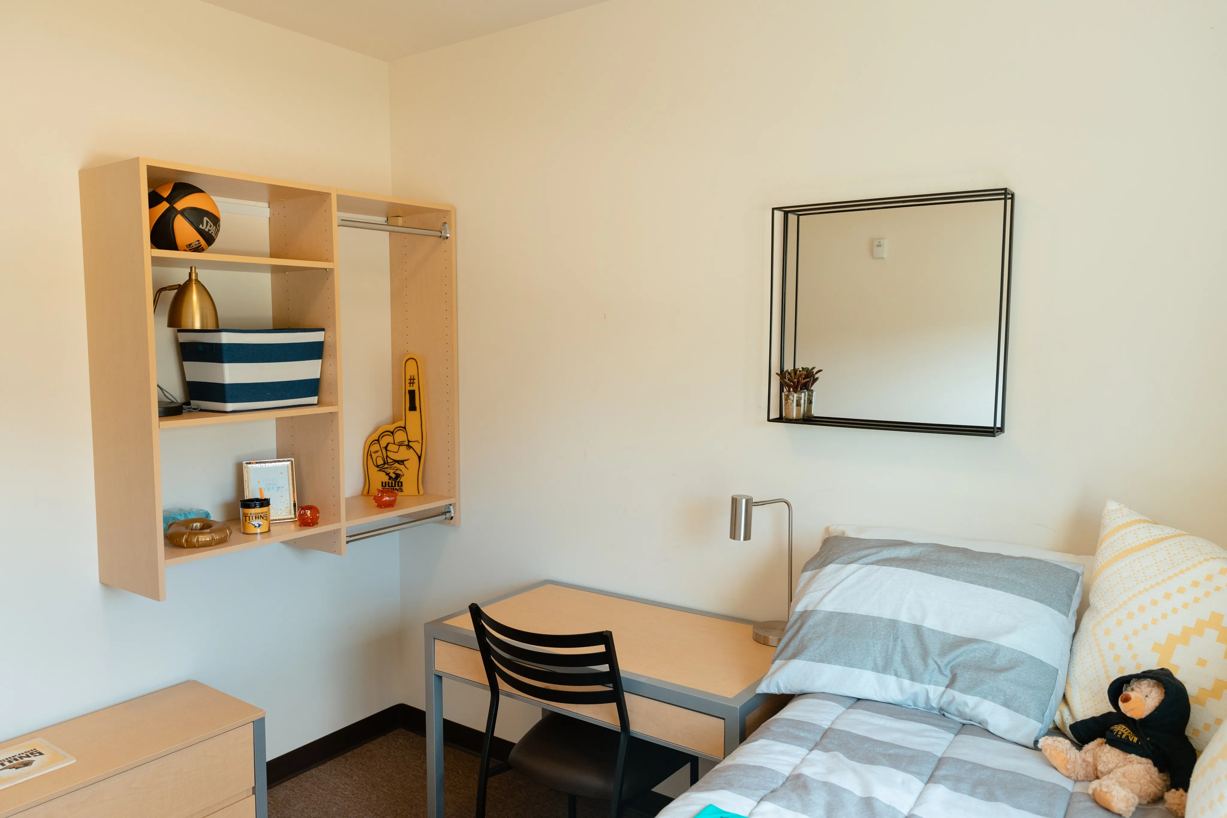 Bedroom. Off Campus apartments Fond Du Lac Wi