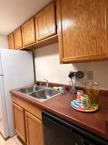 Kitchen-Studio kitchens include all appliances such as a stove, refrigerator, dishwasher and microwave