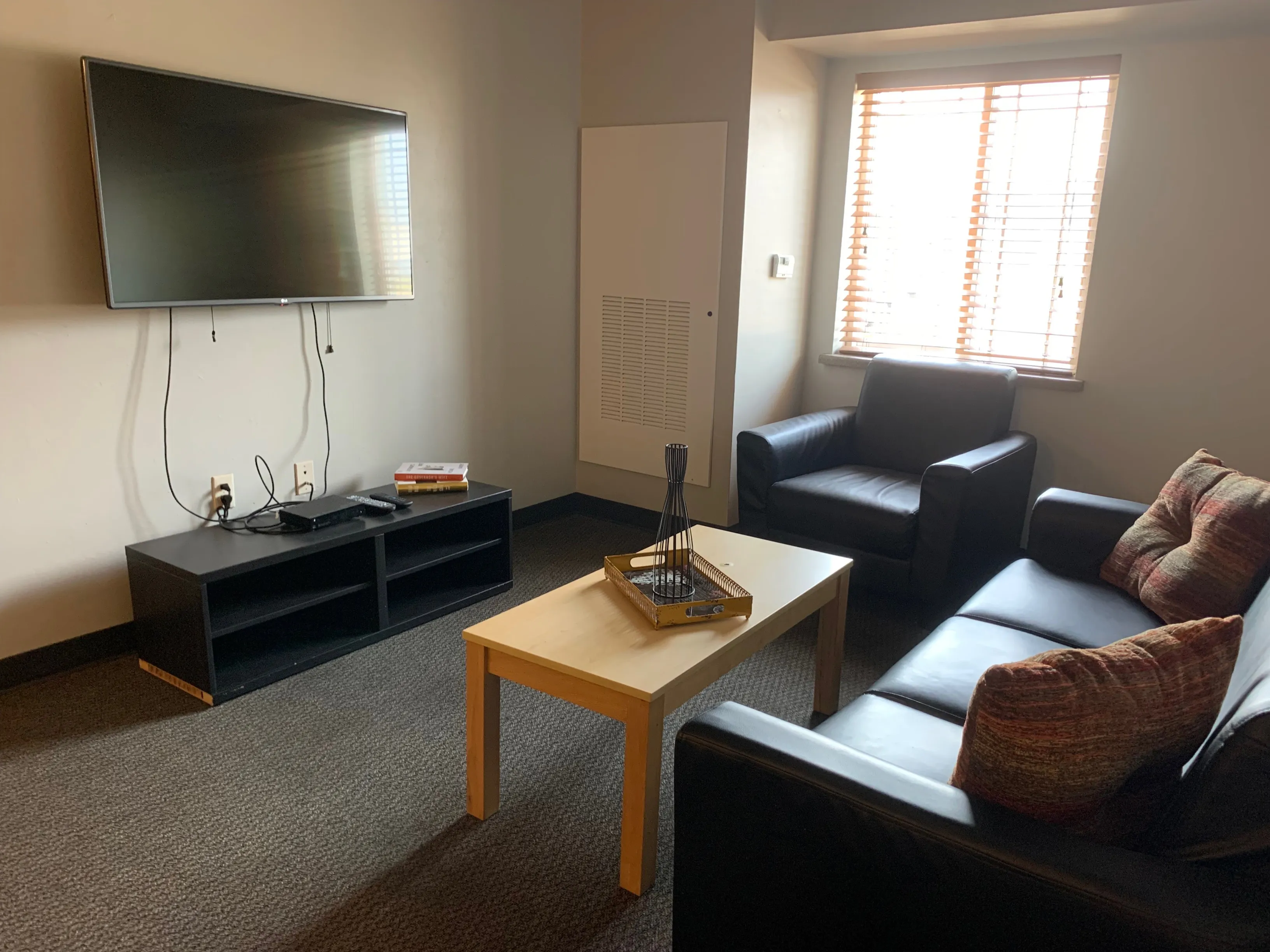 furnishedLivingRoom