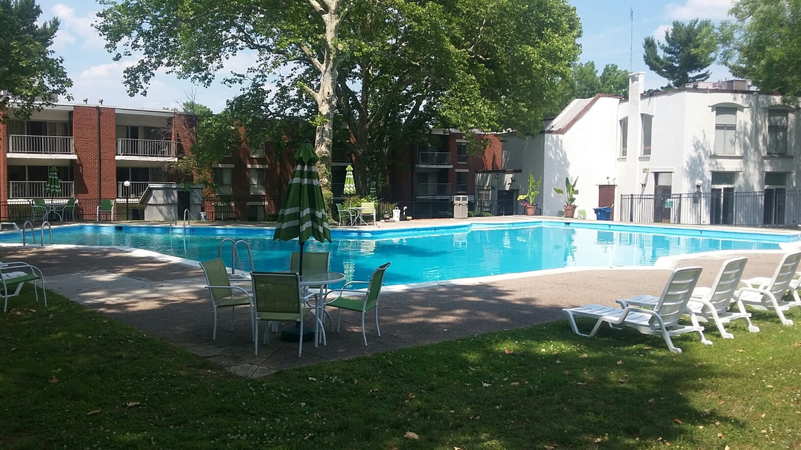 Image of Swimming Pool for Greenbriar Club Apartments