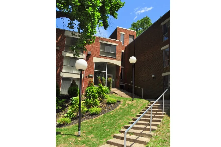 Greenbriar Club Apartments