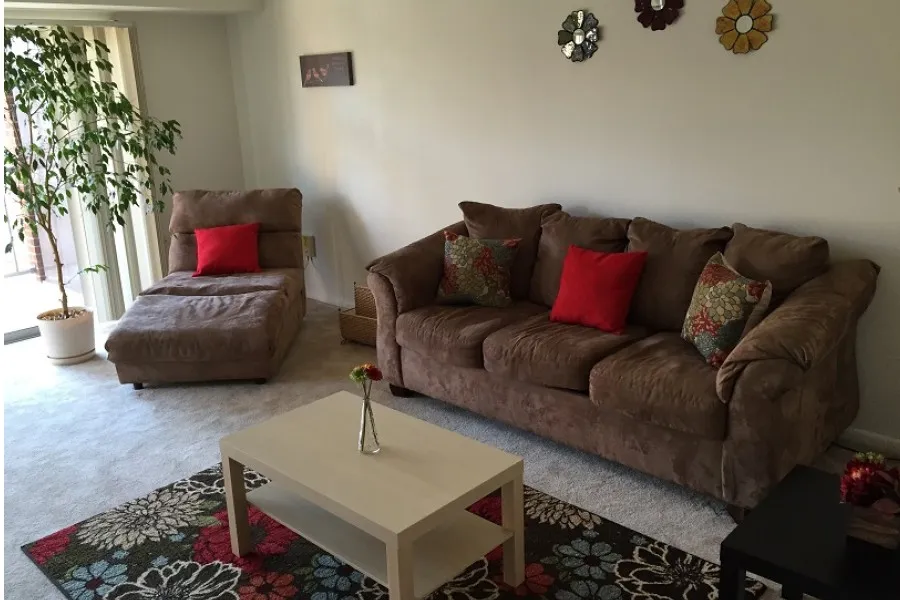 Greenbriar Club Apartments