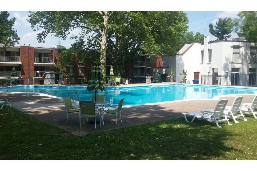 Greenbriar Club Apartments