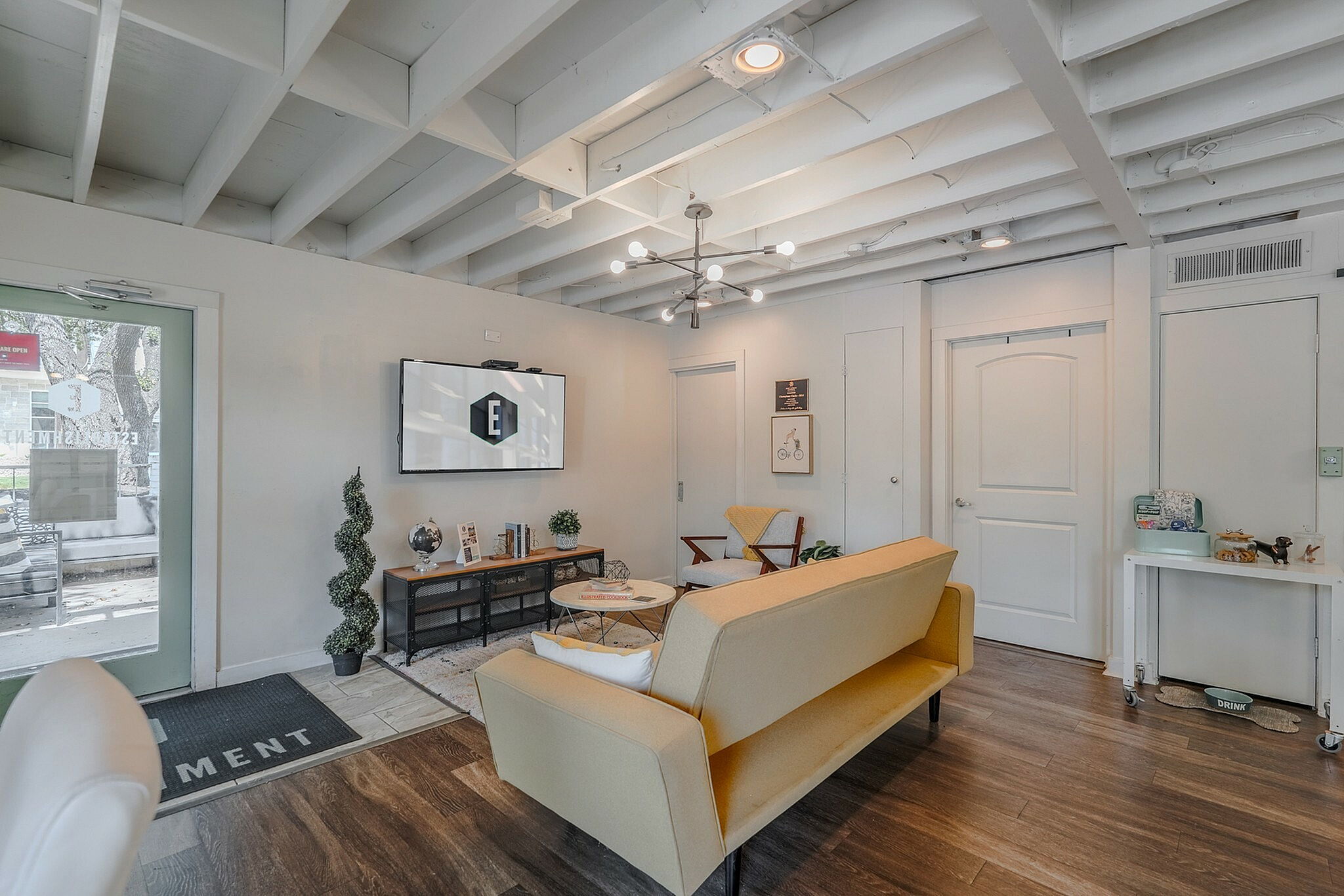 Establishment Leasing Office