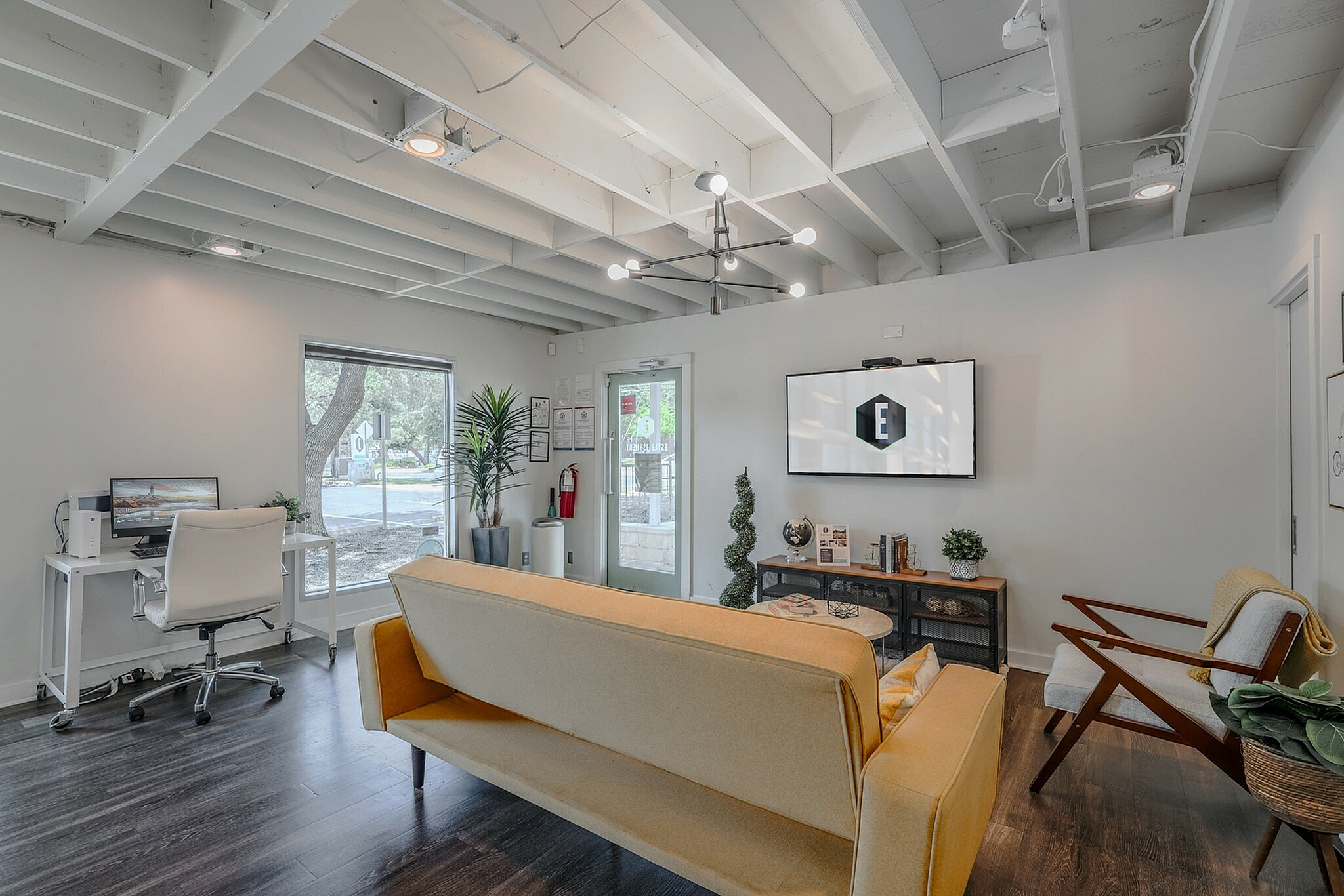 Establishment Leasing Office