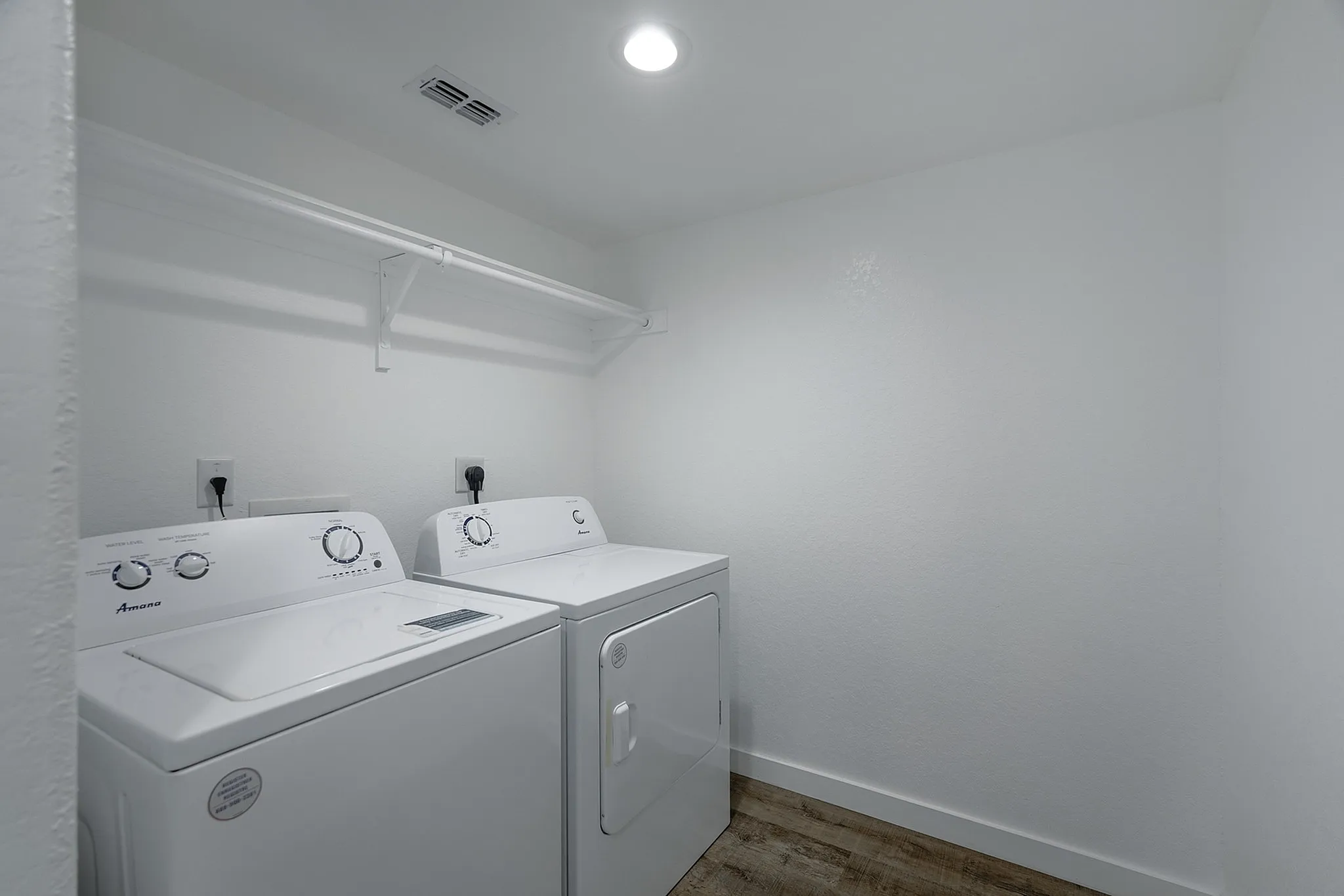 Belcara Luxury Townhomes Washer & Dryer Included