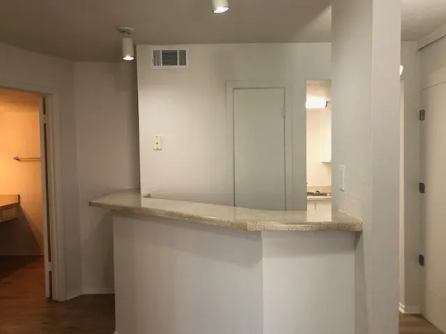 military, students, pets, apartments, New Orleans