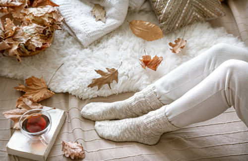 ​5 Tips for Decorating Your Apartment for a Cozy Fall-image