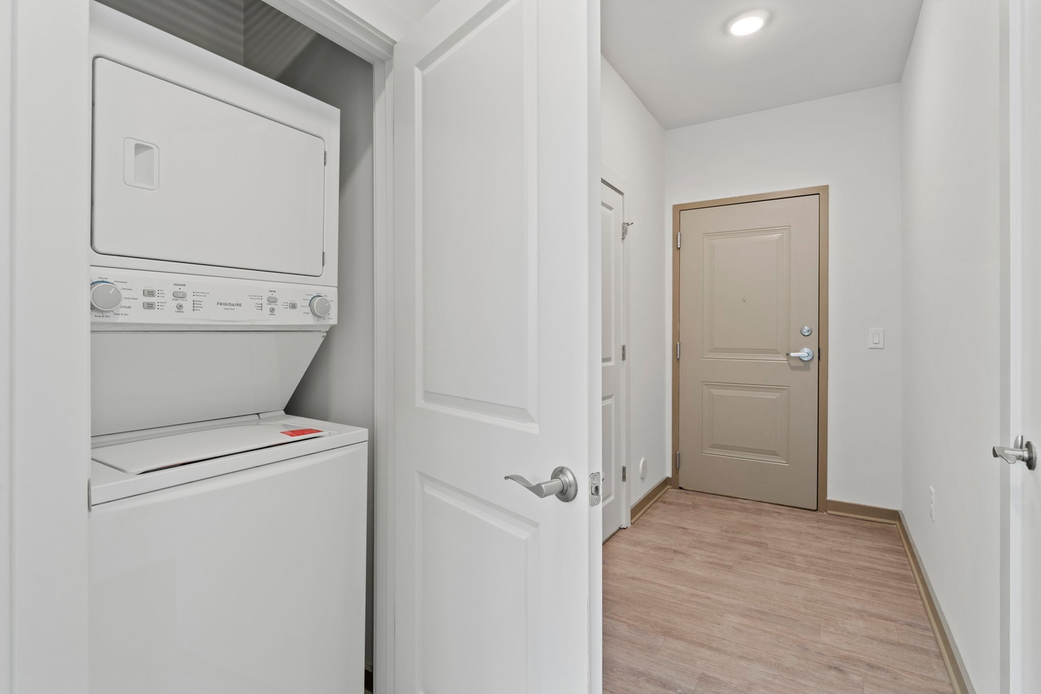 Full sized stackable washer/dryer