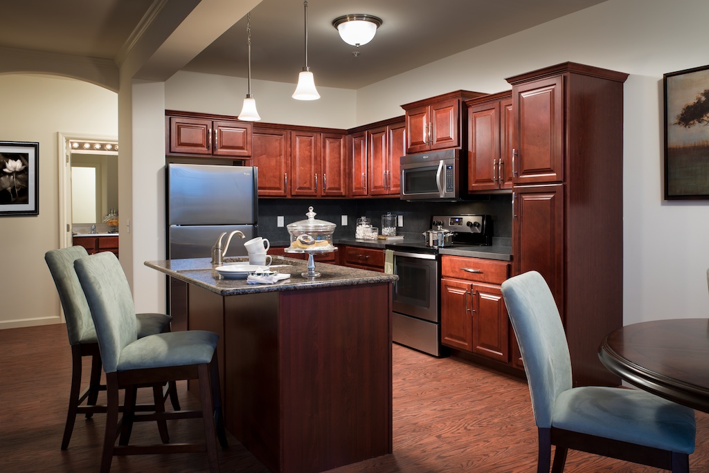 Image of Raised Panel Cherry Kitchen for Meridian West Shore Apartments