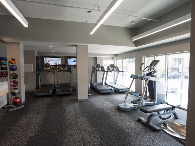Image of 24-hour onsite fitness center for 500 Park Avenue
