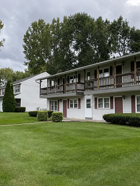 Apartment building with private balconies and lawn at Halfmoon Garden Apartments in Clifton Park, NY