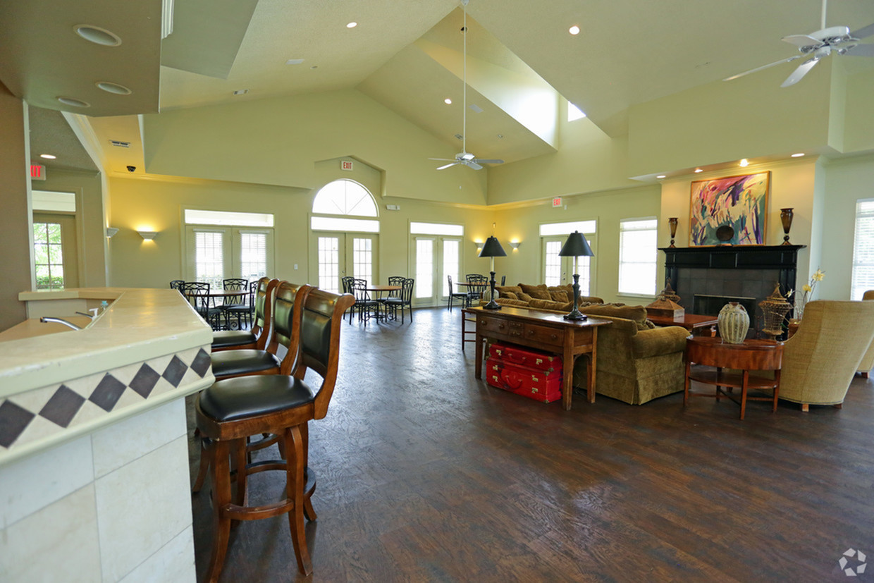 Apartment Rentals Montgomery, AL Community Amenities Montgomery Vaughn Lakes