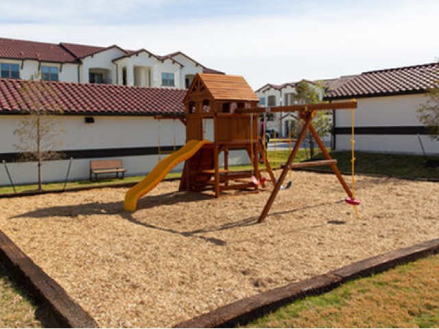 Outdoor Amenity Area at Stone Hill Apartments in Pflugerville, TX
