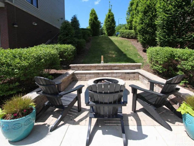 Image of BBQ Grills with Picnic Area for The Landings