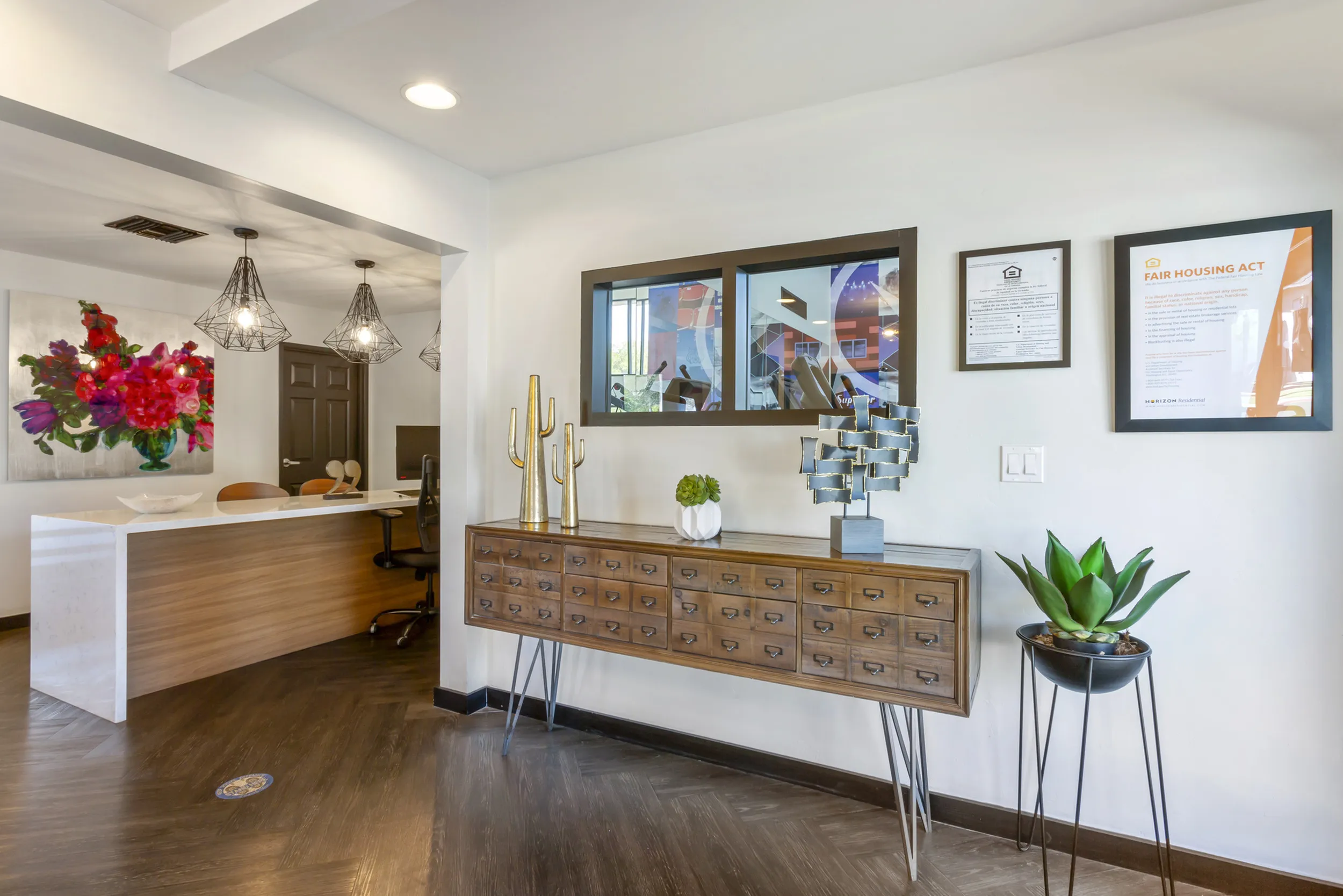 255 North cyber cafe with modern computers and high-speed internet for residents in Tucson AZ