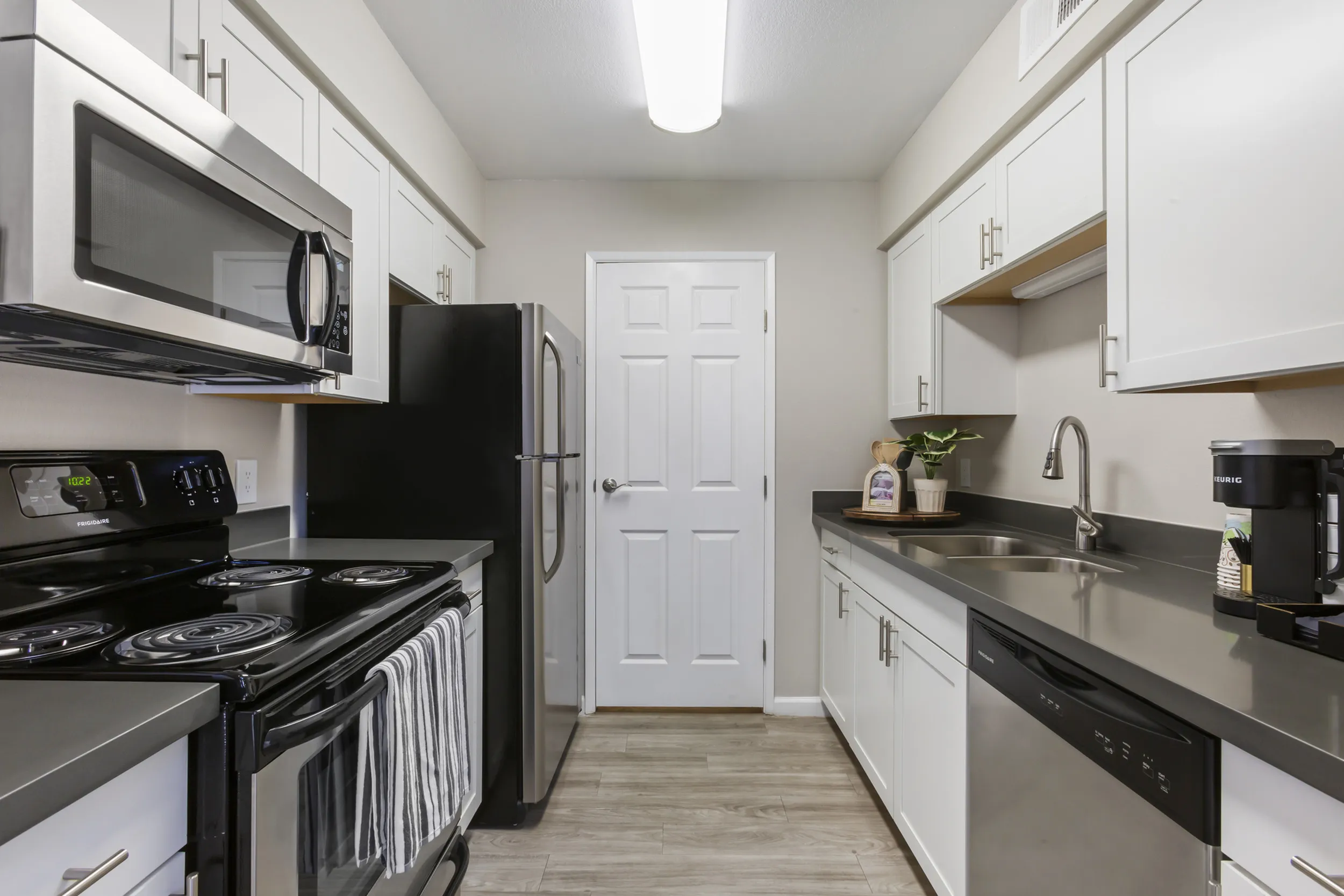 255 North renovated kitchen with granite-style countertops and upscale finishes in Tucson Arizona apartment
