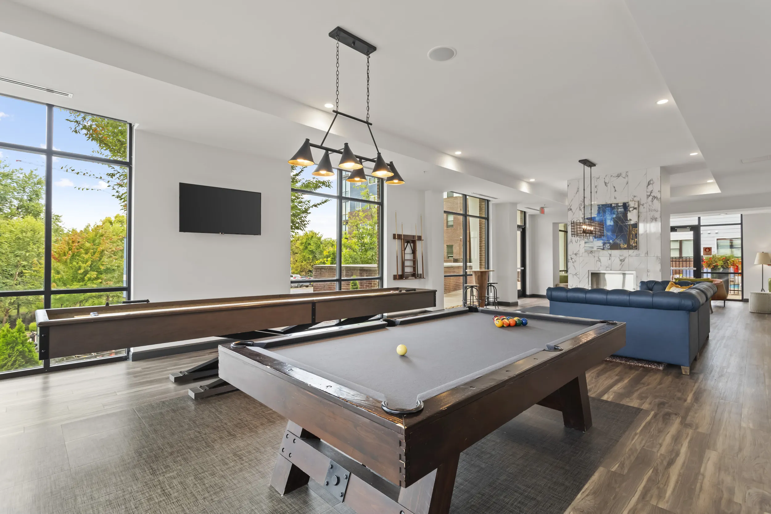 303 Flats game room lounge with billiards and entertainment for student residents in Knoxville Tennessee